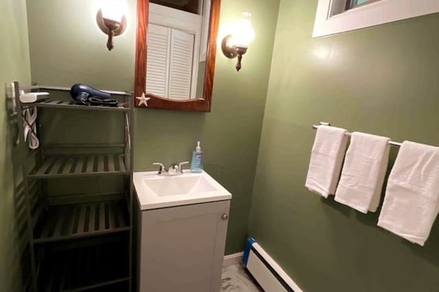 35 Iowa St, Worcester, MA 01602