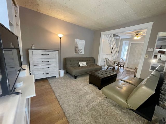 35 Iowa St, Worcester, MA 01602
