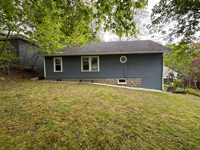 35 Iowa St, Worcester, MA 01602