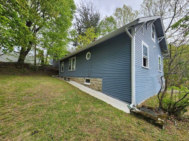 35 Iowa St, Worcester, MA 01602