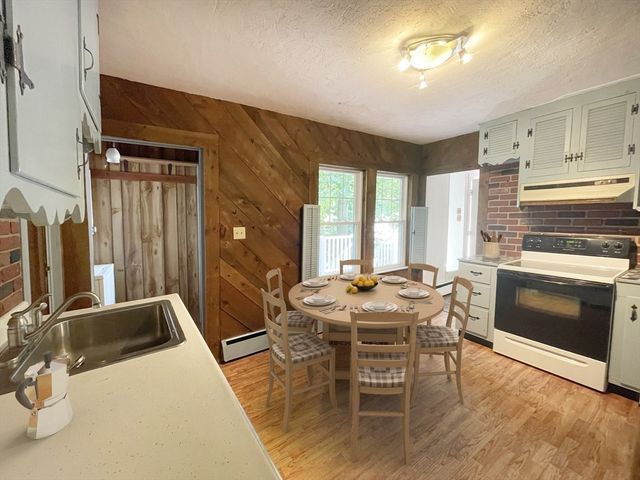 35 Iowa St, Worcester, MA 01602