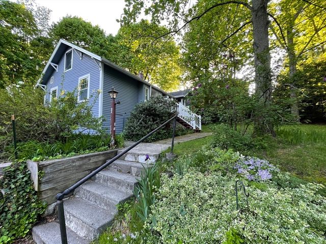 35 Iowa St, Worcester, MA 01602