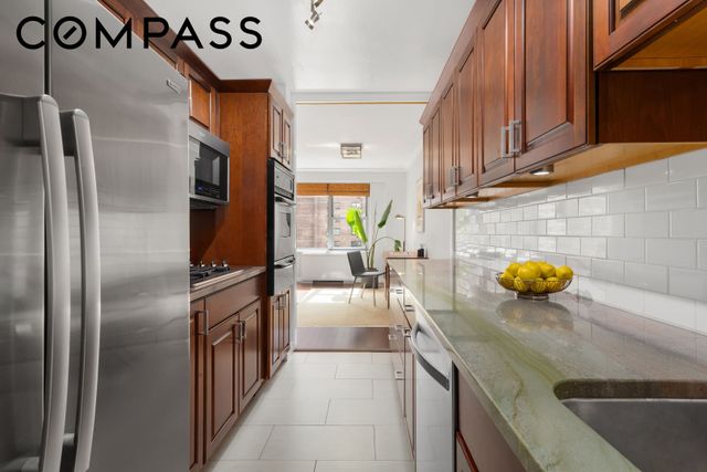 360 E 72nd St Apt B907, New York City, NY 10021