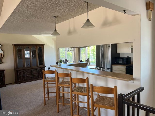 102 JEANNE DR, Manahawkin, NJ 08050