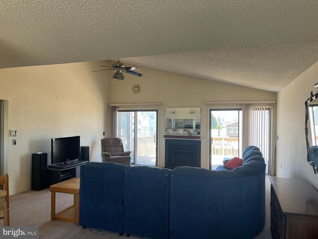 102 JEANNE DR, Manahawkin, NJ 08050