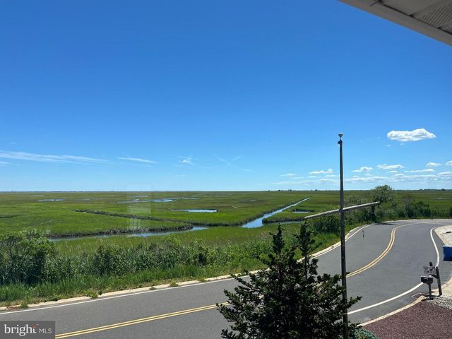102 JEANNE DR, Manahawkin, NJ 08050