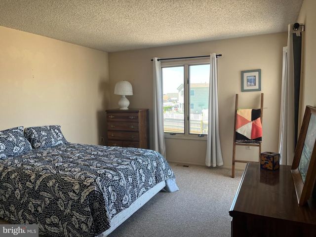 102 JEANNE DR, Manahawkin, NJ 08050