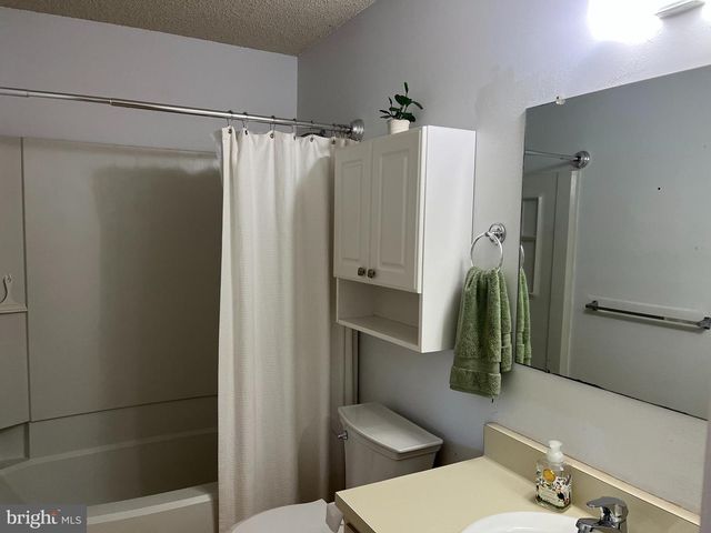 102 JEANNE DR, Manahawkin, NJ 08050