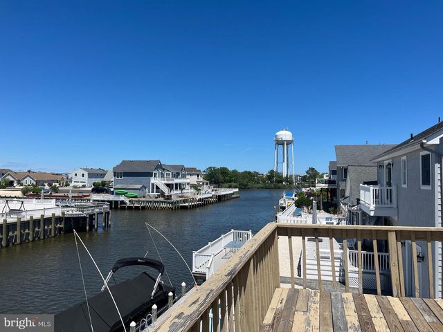102 JEANNE DR, Manahawkin, NJ 08050