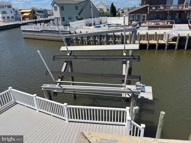 102 JEANNE DR, Manahawkin, NJ 08050