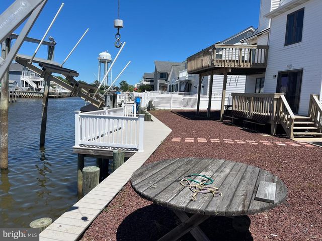 102 JEANNE DR, Manahawkin, NJ 08050