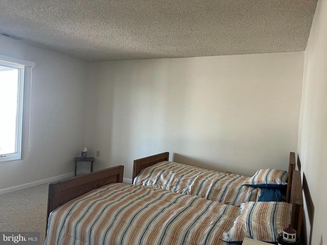 102 JEANNE DR, Manahawkin, NJ 08050