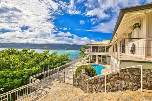 128 Hanapepe Loop, Honolulu, HI 96825