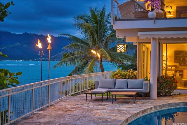 128 Hanapepe Loop, Honolulu, HI 96825