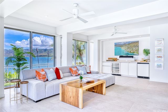 128 Hanapepe Loop, Honolulu, HI 96825