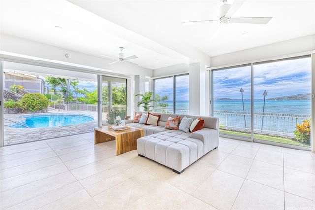 128 Hanapepe Loop, Honolulu, HI 96825