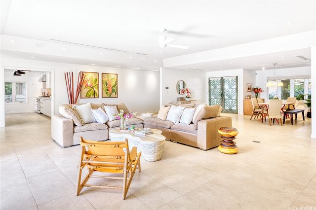 128 Hanapepe Loop, Honolulu, HI 96825