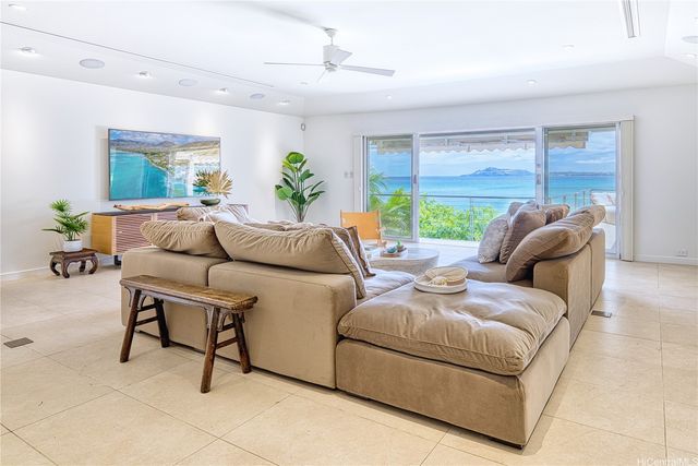 128 Hanapepe Loop, Honolulu, HI 96825