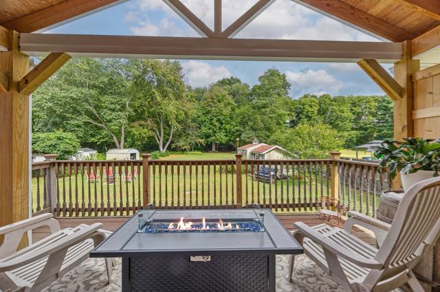 254 Mccarthy Ave, Chicopee, MA 01020
