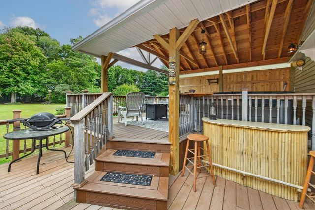 254 Mccarthy Ave, Chicopee, MA 01020