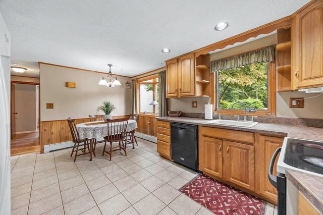 254 Mccarthy Ave, Chicopee, MA 01020