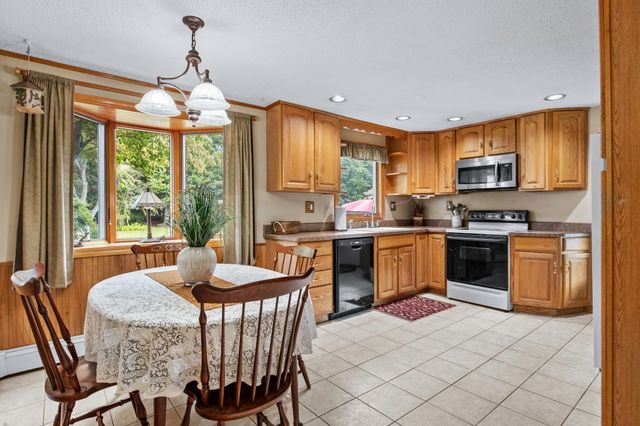 254 Mccarthy Ave, Chicopee, MA 01020