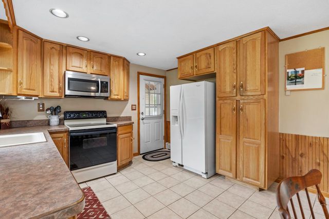 254 Mccarthy Ave, Chicopee, MA 01020