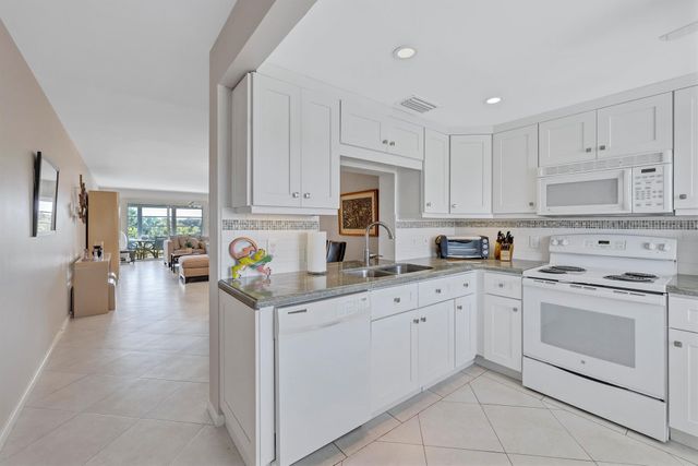3001 Lincoln A 3001, Boca Raton, FL 33434