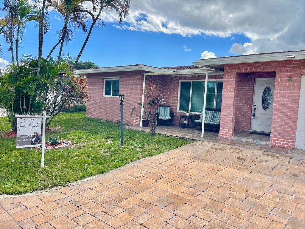 1270 NW 49th St, Deerfield Beach, FL 33064