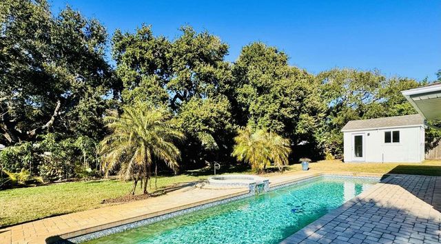 812 E 13TH AVENUE, New Smyrna Beach, FL 32169