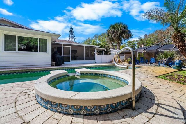812 E 13TH AVENUE, New Smyrna Beach, FL 32169