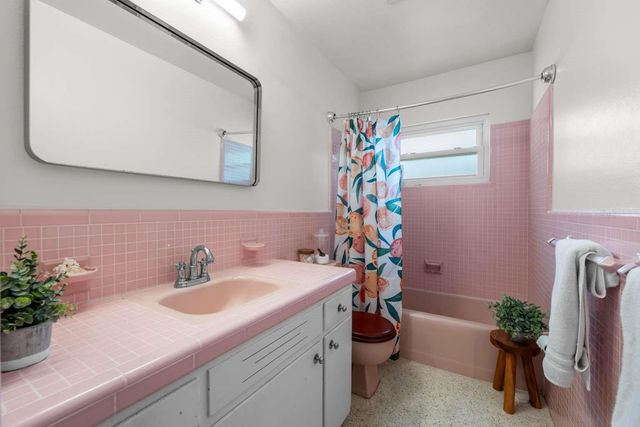 812 E 13TH AVENUE, New Smyrna Beach, FL 32169