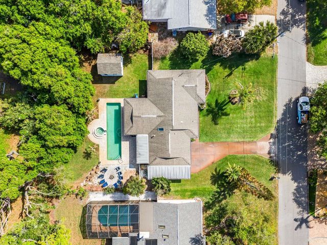 812 E 13TH AVENUE, New Smyrna Beach, FL 32169