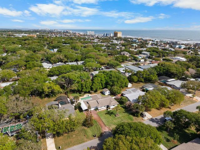 812 E 13TH AVENUE, New Smyrna Beach, FL 32169