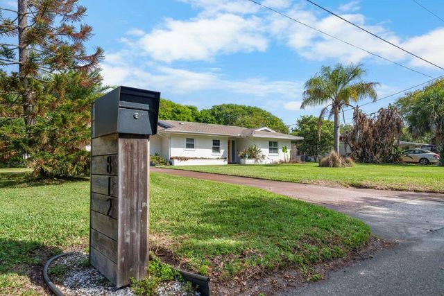 812 E 13TH AVENUE, New Smyrna Beach, FL 32169