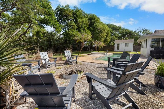 812 E 13TH AVENUE, New Smyrna Beach, FL 32169