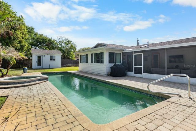 812 E 13TH AVENUE, New Smyrna Beach, FL 32169