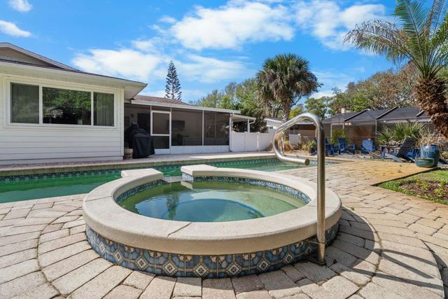 812 E 13TH AVENUE, New Smyrna Beach, FL 32169