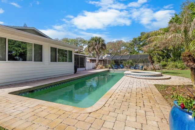 812 E 13TH AVENUE, New Smyrna Beach, FL 32169