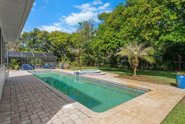 812 E 13TH AVENUE, New Smyrna Beach, FL 32169