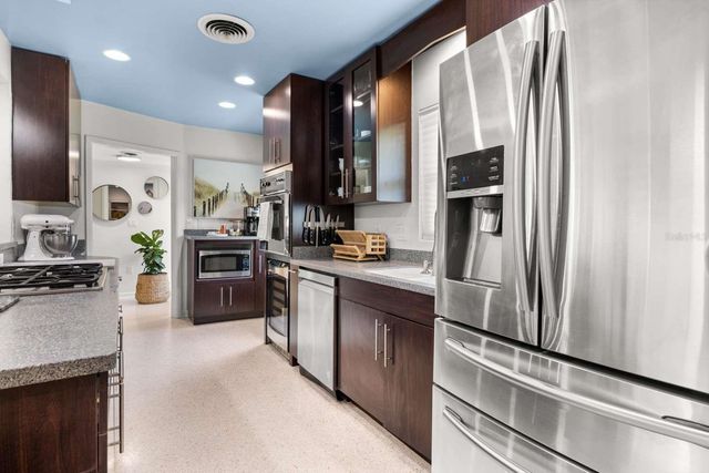 812 E 13TH AVENUE, New Smyrna Beach, FL 32169