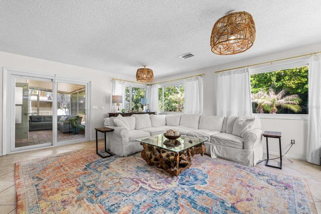 812 E 13TH AVENUE, New Smyrna Beach, FL 32169