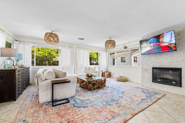 812 E 13TH AVENUE, New Smyrna Beach, FL 32169