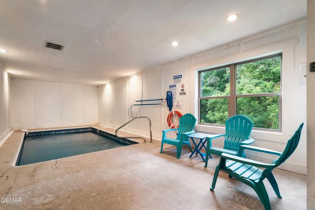 1924 Bear Creek Falls Way, Sevierville, TN 37876