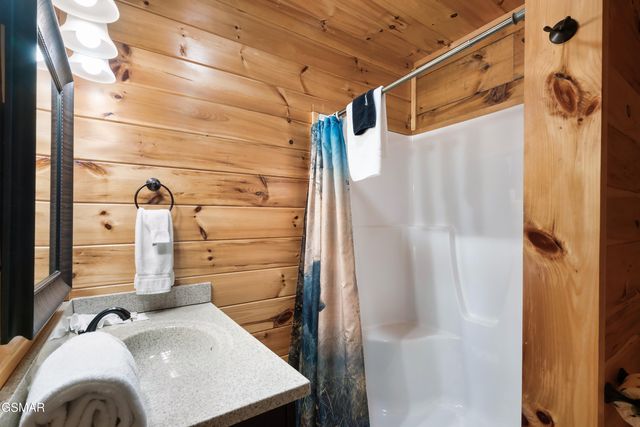 1924 Bear Creek Falls Way, Sevierville, TN 37876