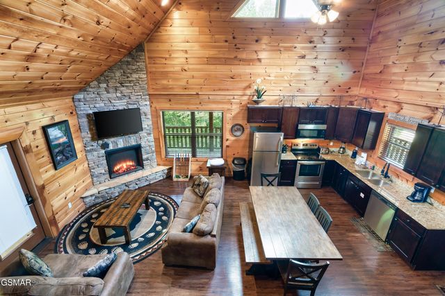 1924 Bear Creek Falls Way, Sevierville, TN 37876