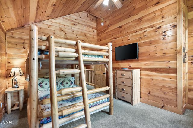 1924 Bear Creek Falls Way, Sevierville, TN 37876