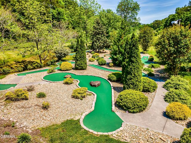 1924 Bear Creek Falls Way, Sevierville, TN 37876
