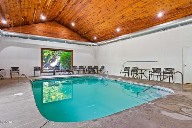 1924 Bear Creek Falls Way, Sevierville, TN 37876