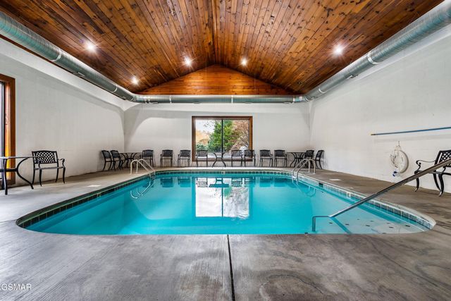 1924 Bear Creek Falls Way, Sevierville, TN 37876